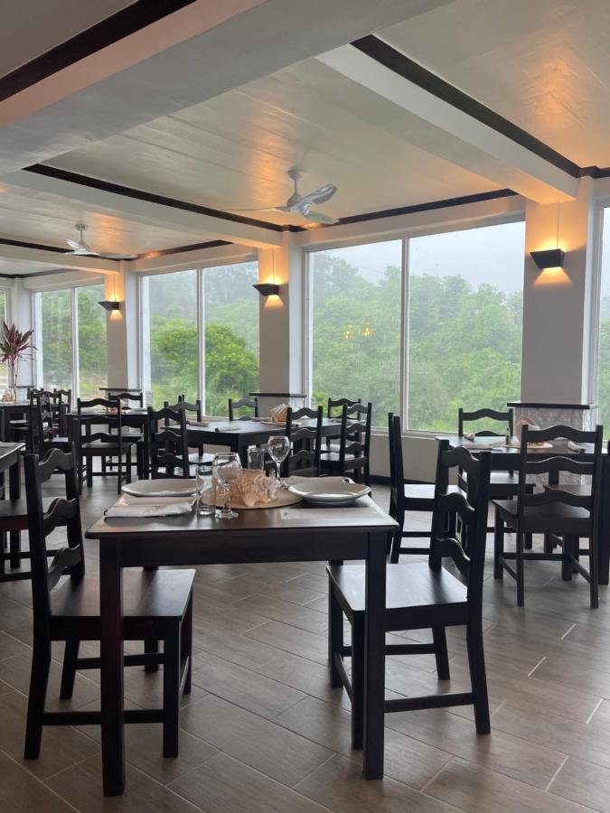Gravel Bay Ocean View Hotel And Restaurant מראה חיצוני תמונה